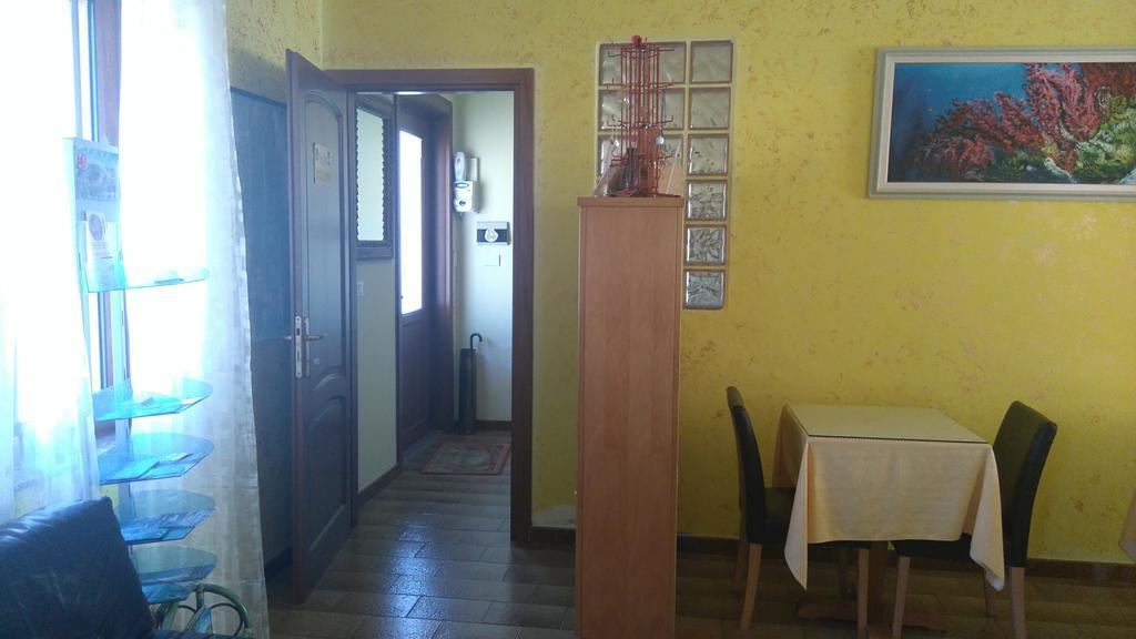 B&B Fantar House Carbonia Extérieur photo